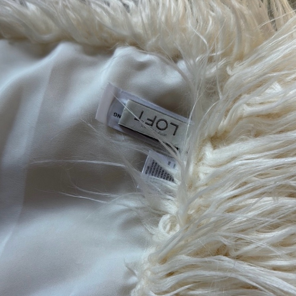 LOFT Cream Beige White Faux Fur Scarf WORN ONCE - Picture 3 of 6